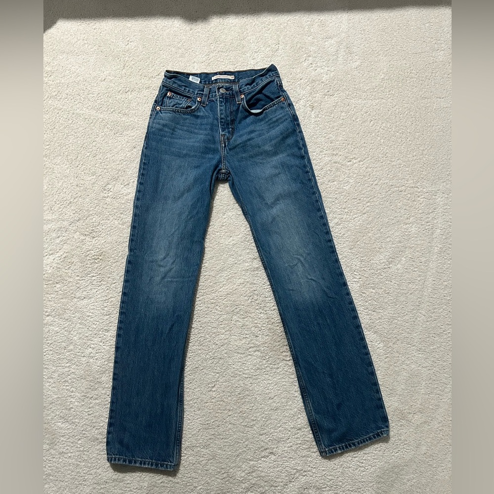 Low pro straight levi’s jeans